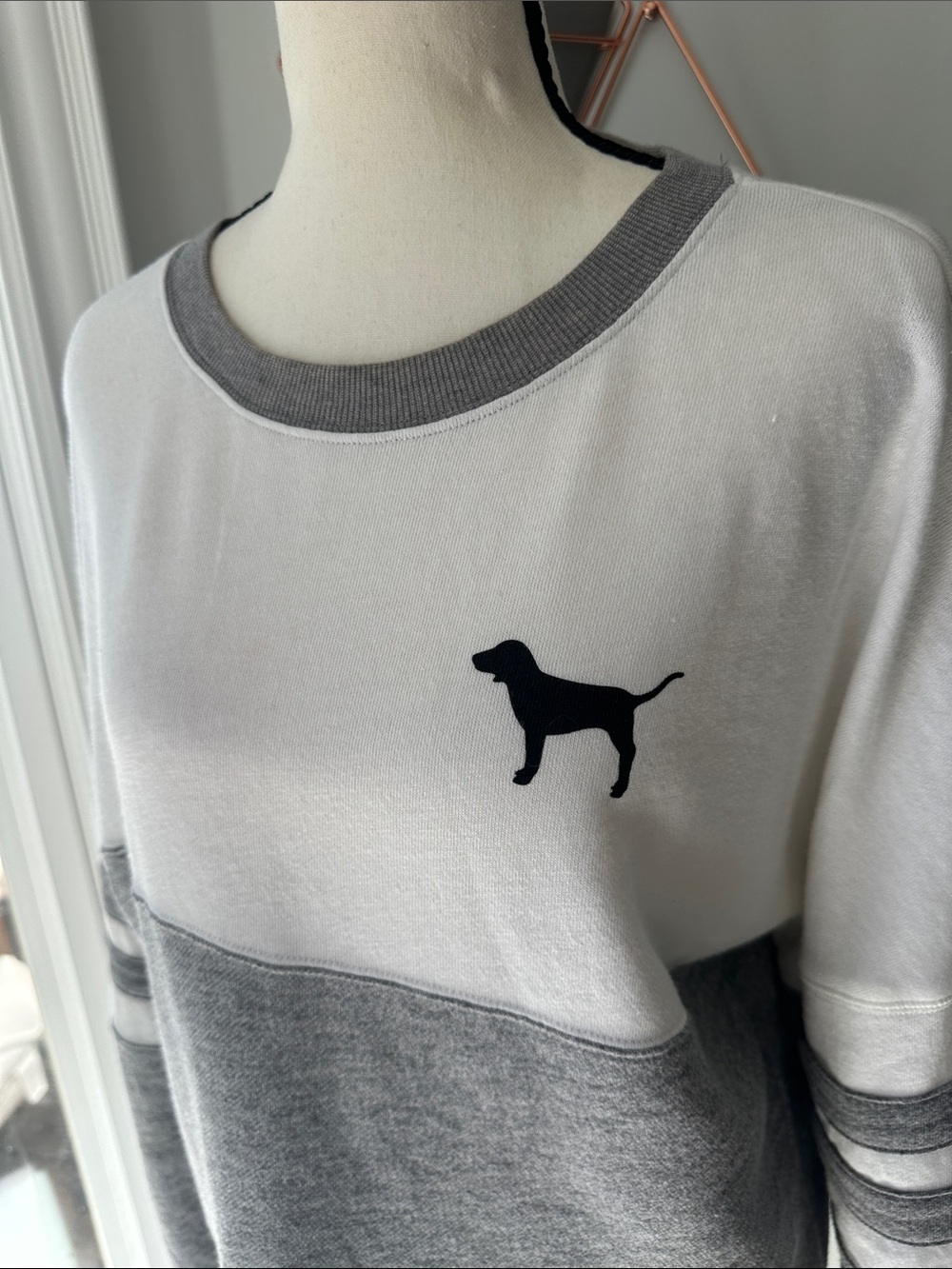 VICTORIA’s SECRET PINK Gray White Long-Sleeve Sweater Sweatshirt Jersey Sz Small - Picture 6 of 10